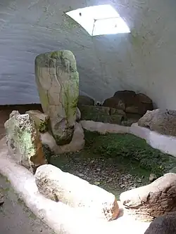 Cistas del enterramiento de la Edad del Bronce en Cairnapple Hill. Este lugar ha sido utilizado desde el Neolítico hasta la era cristiana, durante unos 4000 años.