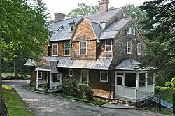 Bruce Price Cottage, Tuxedo Park, New York (terminado en 1897).