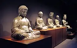 Estatuas de Buda de Japón, adquiridas por el museo en 1883 en la Exposición Internacional de Comercio Colonial de Ámsterdam.