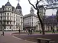Vista de la Plaza de Mayo con el Palacio Municipal de la Ciudad de Buenos Aires detrás.