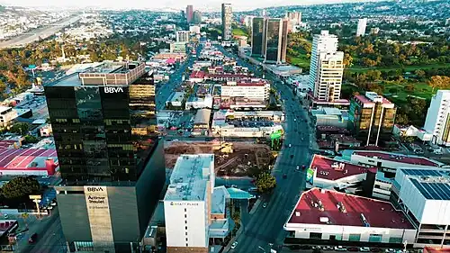 Edificios rodeando el Club Campestre Tijuana