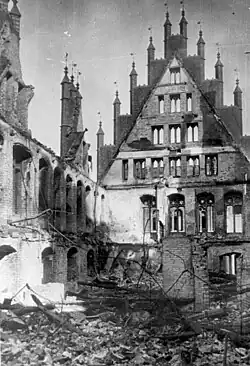Ruinas del Altes Rathaus tras el bombardeo de 1943