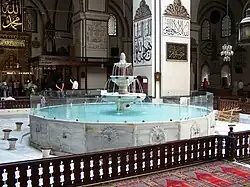 Interior şadırvan (área de ablución)