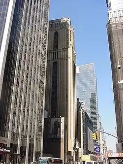 Vista desde la Sexta Avenida con la calle 42 .