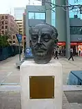 Busto de Juan Guzmán Cruchaga en la Plaza Cardenal Samoré, Providencia.