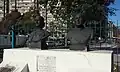 Bustos de Juan Domingo Perón y de Eva Perón en la entrada del conjunto.