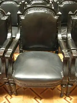 Sillón en el Salón de Honor.