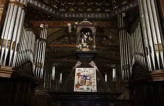 La Virgen de Quito en el interior de la Iglesia de San Francisco