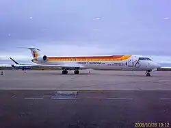 CRJ900 de Air Nostrum estacionado en el aeropuerto de Valladolid.