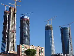 Las cuatro torres durante su construcción el 22 de junio de 2007