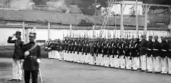 Cadetes colombianos, durante la misión militar chilena en 1910, usando el casco prusiano Pickelhaube.