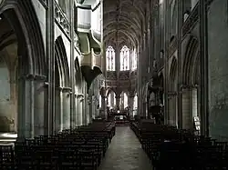 Nave mirando al ábside