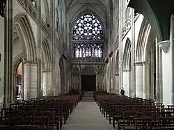 Nave mirando a la entrada