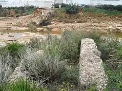 Cajero del anterior acueducto romano tomado como referencia para els Arquets de Baix.[7]​