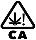 Símbolo negro con una hoja de cannabis y un signo de exclamación dentro de un triángulo redondeado con la palabra "CA" en negrita debajo.