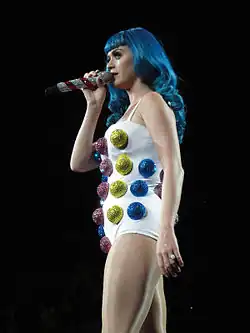 Una fotografía en color de Katy Perry.