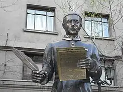 Estatua de C. Henríquez en Paseo Bulnes.