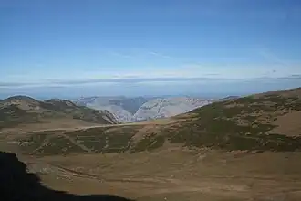 Primer tramo del camino dentro de Asturias, en la braña de Los Cuartos.