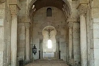 Nave central hacia el ábside