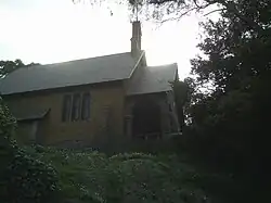 Vista tomada de atrás de la Capilla Santa Gemma