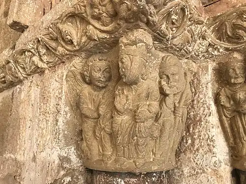 Capitel de la Anunciación, con la Virgen, el ángel Gabriel y san José dormido