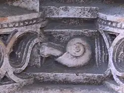 Caracol esculpido en el portal de las Capelas Imperfeitas, en el Monasterio de Batalha