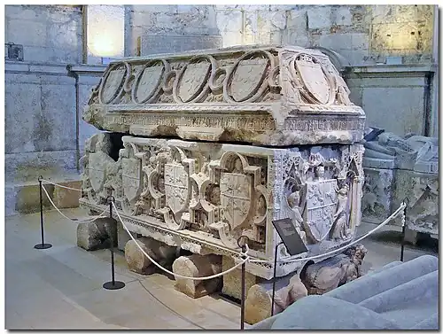 Tumba de D. Fernando I de Portugal.