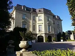 Fachada sur con la puerta cochera, 2013