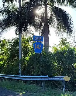 Identificador de ruta en dirección sur en el barrio Espinosa, Dorado