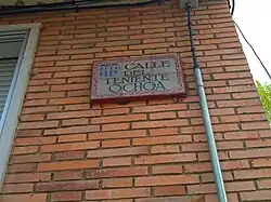 Letrero de la calle del Teniente Ochoa