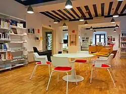 Sección local en el interior de la Casa de la Lectura