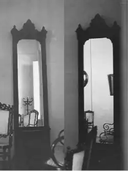 Consolas del gran salón de la residencia, también conocido como “Salón de los Espejos”