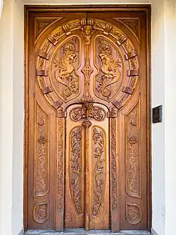 Puerta de estilo arabesco