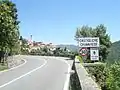 Vía de acceso a Castiglione Chiavarese.