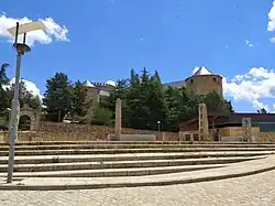 Vista del Castillo-Palacio de Magalia desde la plaza Nueva
