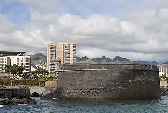 Vista lateral del castillo.