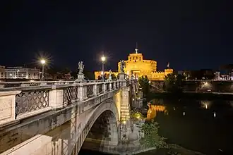 Vista del puente y del castillo de Sant'Angelo.
