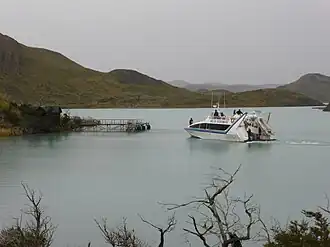 Catamarán Hielos Patagónicos, en el Lago Pehoé.