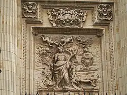 Puerta del clero, relieve de santa Catalina por Lucas González.