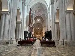 Interior de la catedral de Tarragona, transición románico-gótico