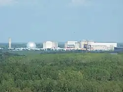 La central de Chinon, en una isla del río.