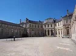 Lado oeste del palacio desde el patio interior.