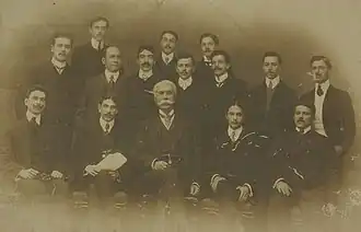 Nabuco, entre alumnos de la directiva del Centro Académico XI de Agosto, de la Facultad de Derecho del Largo de São Francisco, que dirigió (1906).