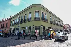 Edificio que ocupa el predio en donde estuvo la casa de los hermanos González en Querétaro.