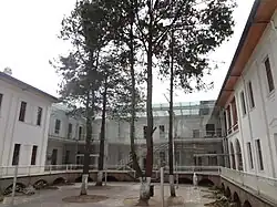 Otro de los pabellones donde se guardan los archivos de época republicana, incluyendo la hemeroteca nacional.