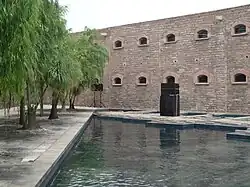 Espejo de agua diseñado por Ricardo Legorreta Vilchis.