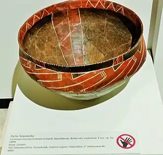 Pieza de cerámica del V milenio a. C, cultura de Hamangia IV.