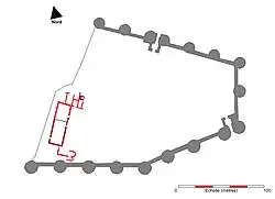 {{Color box|#BE0032}} Ubicación del Gran Salón antes de la ampliación. {{Color box|#FF0000}} Localización de los restos del palacio condal.