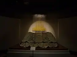 Pedestal de arcilla con la escultura perdida. Baekje, segunda mitad del siglo VI. Museo Nacional de Gongju.
