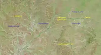 Las inundaciones en enero de 2010 reverdecieron la tierra, especialmente cerca de los ríos. Esta coloración, sin embargo, es exagerada un poco por el uso de la NASA de luz visible e infrarroja en las tres imágenes.